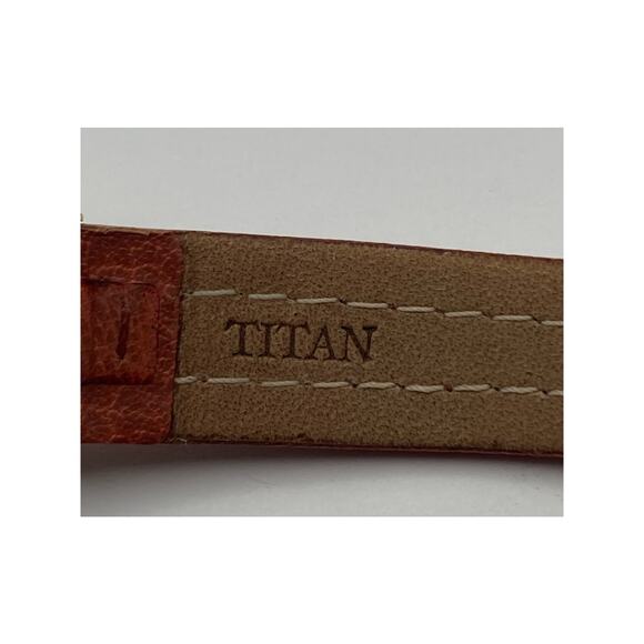 Titan Women's Quartz 28mm Watch -  E 193 India-New Battery - Adjustable Band WR - Picture 7 of 10